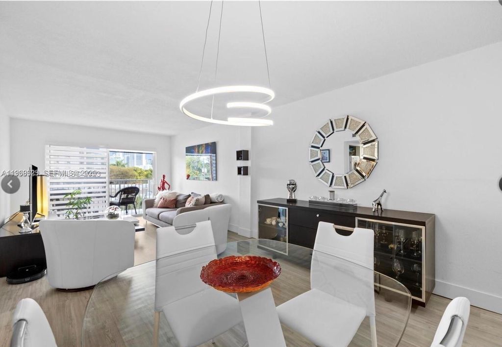 Image 2 of property listing at 2530 SW 3rd Ave 305, Miami, FL 33129