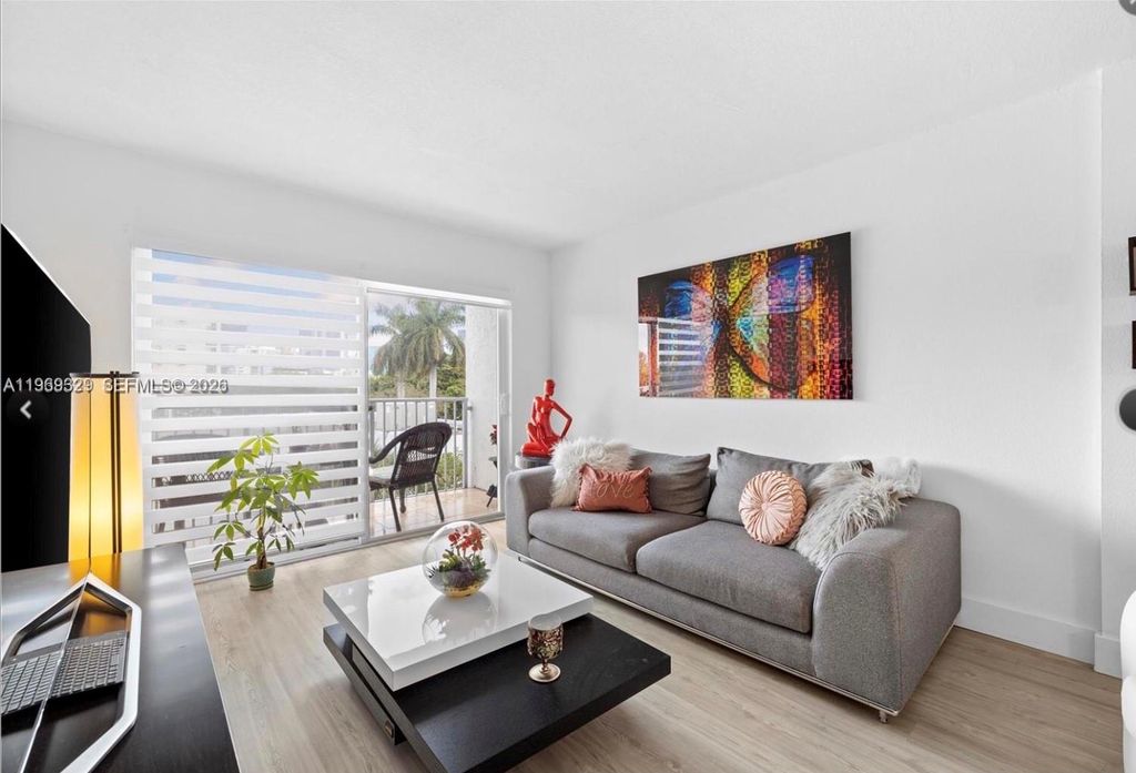 Image 6 of property listing at 2530 SW 3rd Ave 305, Miami, FL 33129