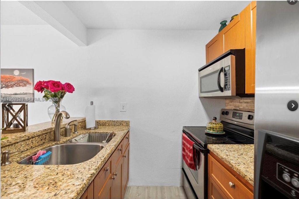 Image 7 of property listing at 2530 SW 3rd Ave 305, Miami, FL 33129