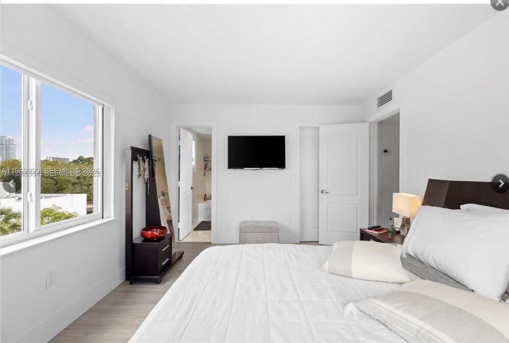 Image 9 of property listing at 2530 SW 3rd Ave 305, Miami, FL 33129