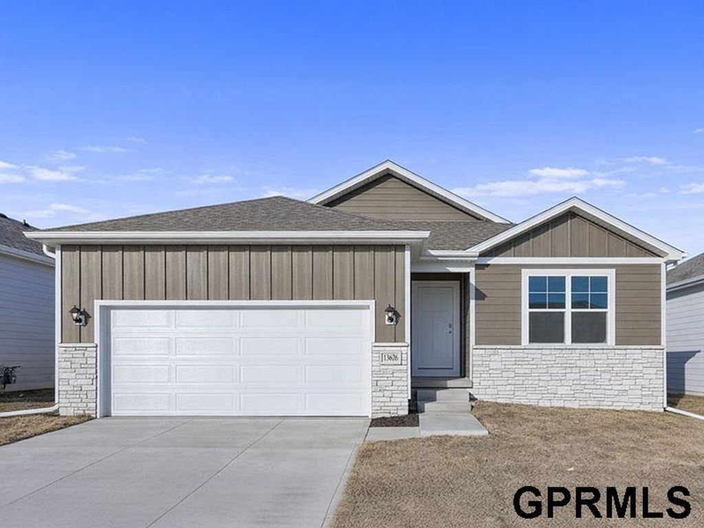 7102 S 204th Avenue, Gretna, NE 68028