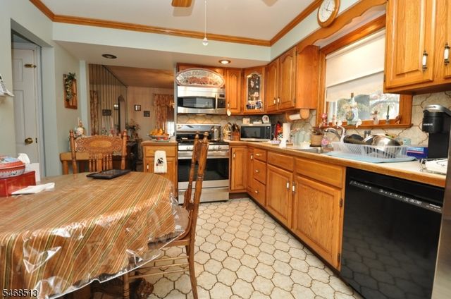 241 Henley Ave, New Milford Boro, NJ 07646