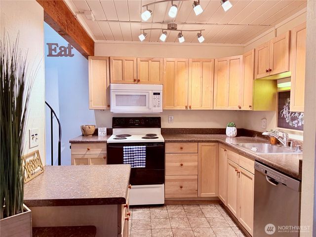 741 E Promontory Road, Shelton, WA 98584