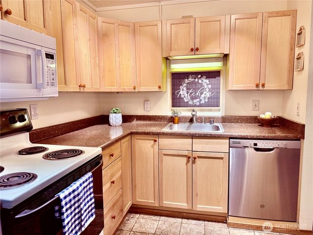 741 E Promontory Road, Shelton, WA 98584