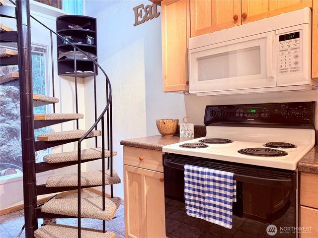 741 E Promontory Road, Shelton, WA 98584