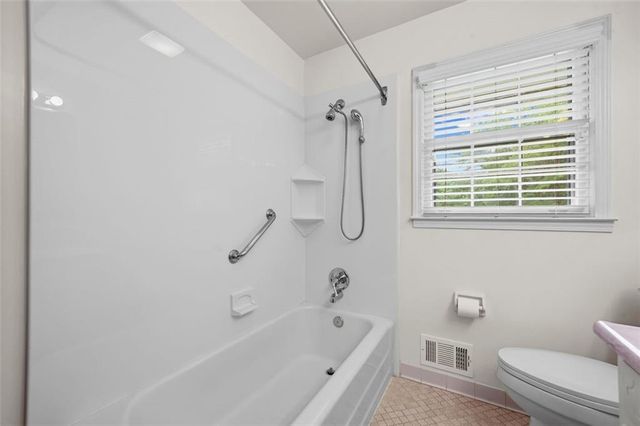 1319 Renee Drive SW, Lilburn, GA 30047