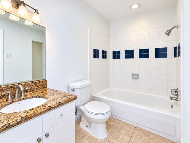 9898 Club Creek Drive 1613, Houston, TX 77036