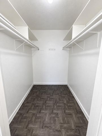 9898 Club Creek Drive 1613, Houston, TX 77036