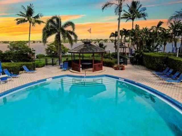 105 Half Moon Circle B1, Hypoluxo, FL 33462