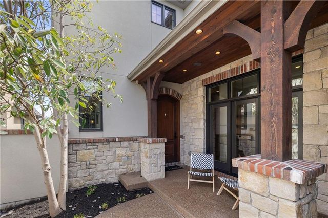 4635 Jarboe Street, Kansas City, MO 64112