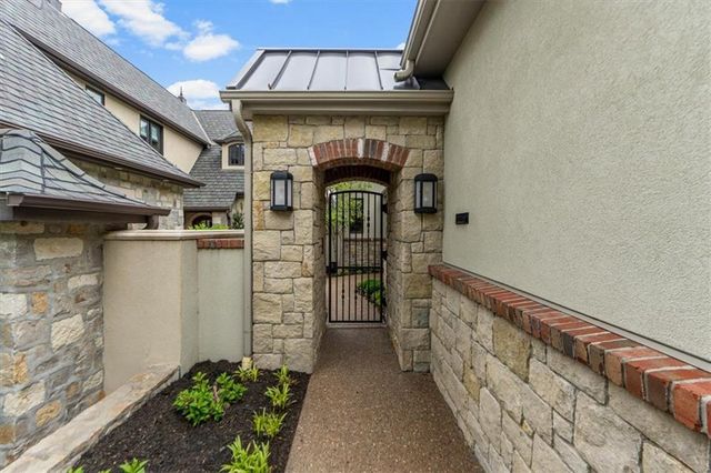 4635 Jarboe Street, Kansas City, MO 64112