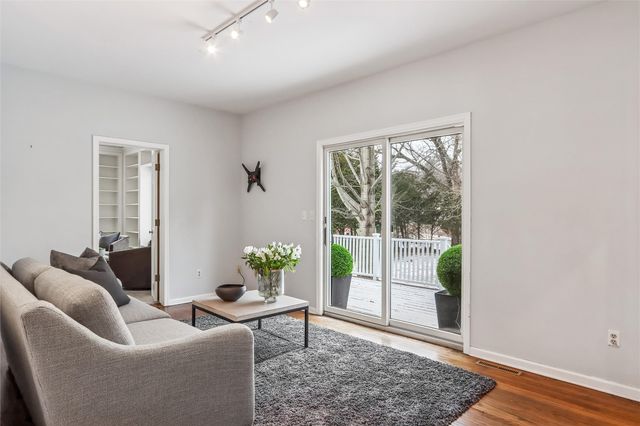 319 Hutchinson Ae, Iowa City, IA 52246