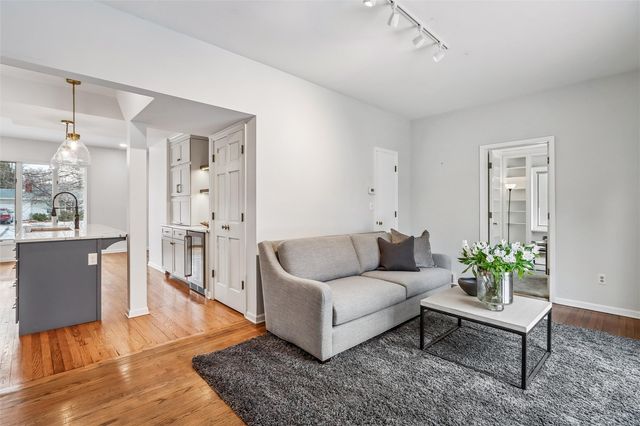 319 Hutchinson Ae, Iowa City, IA 52246