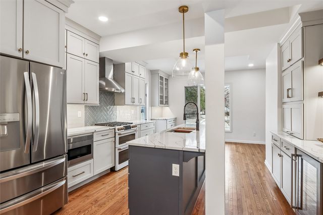 319 Hutchinson Ae, Iowa City, IA 52246