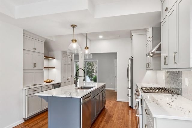 319 Hutchinson Ae, Iowa City, IA 52246