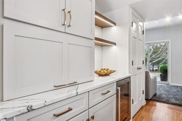 319 Hutchinson Ae, Iowa City, IA 52246