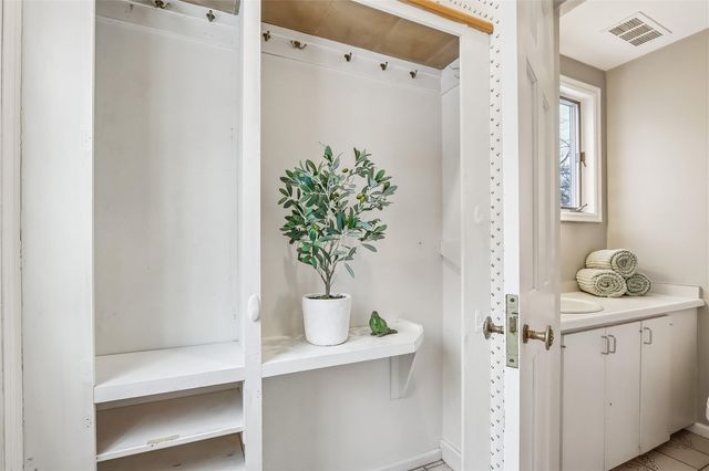 319 Hutchinson Ae, Iowa City, IA 52246