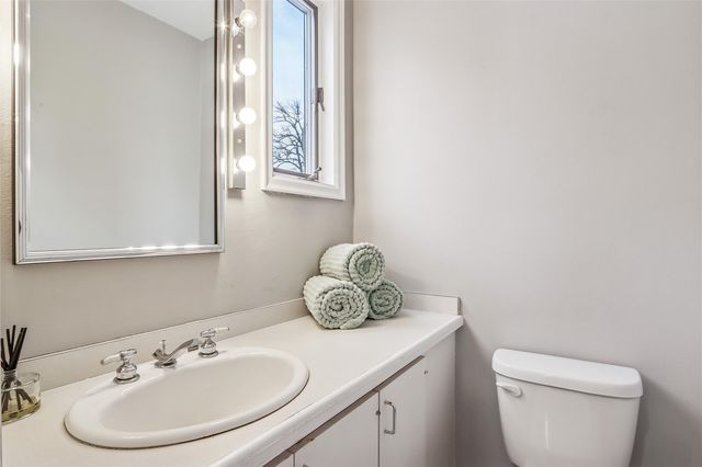 319 Hutchinson Ae, Iowa City, IA 52246