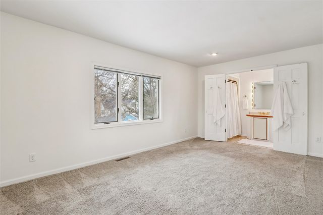 319 Hutchinson Ae, Iowa City, IA 52246