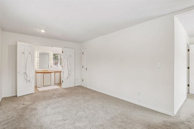 319 Hutchinson Ae, Iowa City, IA 52246