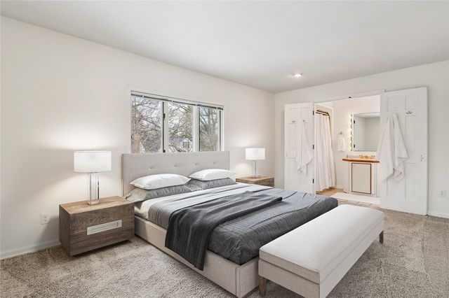 319 Hutchinson Ae, Iowa City, IA 52246