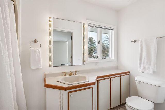 319 Hutchinson Ae, Iowa City, IA 52246