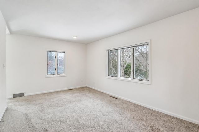 319 Hutchinson Ae, Iowa City, IA 52246