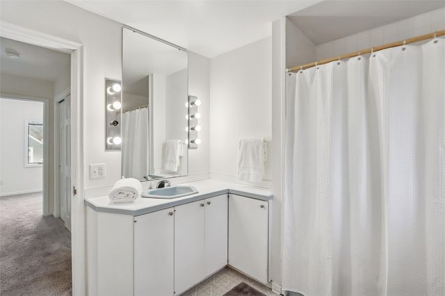 319 Hutchinson Ae, Iowa City, IA 52246