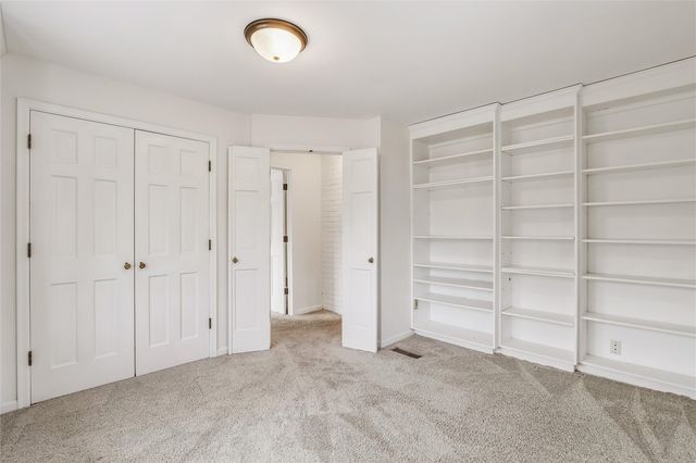 319 Hutchinson Ae, Iowa City, IA 52246