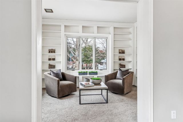 319 Hutchinson Ae, Iowa City, IA 52246