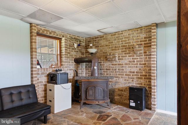 185 PINE GROVE RD, Hanover, PA 17331
