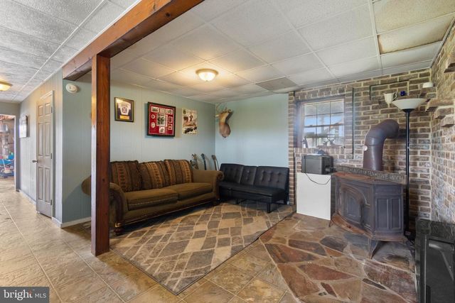 185 PINE GROVE RD, Hanover, PA 17331