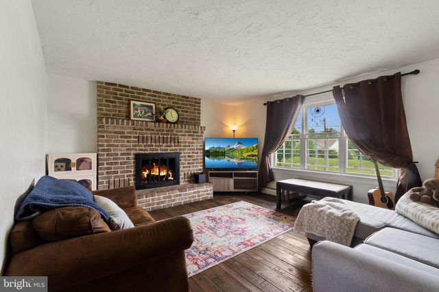 185 PINE GROVE RD, Hanover, PA 17331