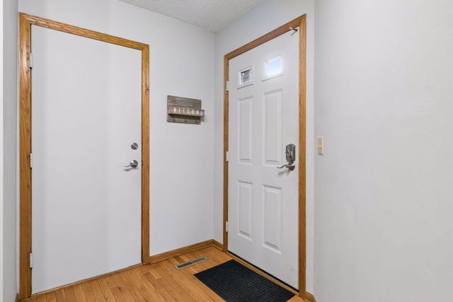 1640 Rose Hill Circle, Lauderdale, MN 55108