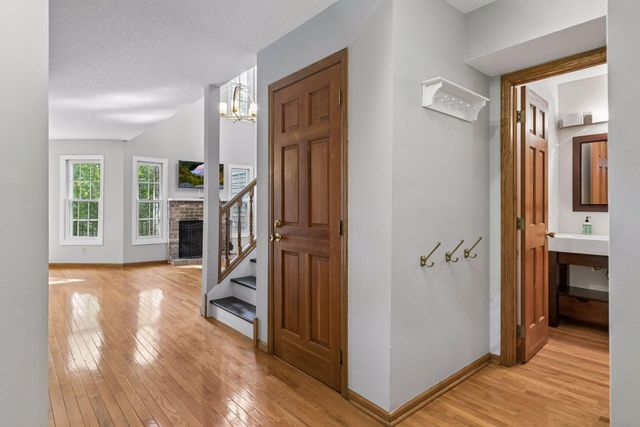 1640 Rose Hill Circle, Lauderdale, MN 55108