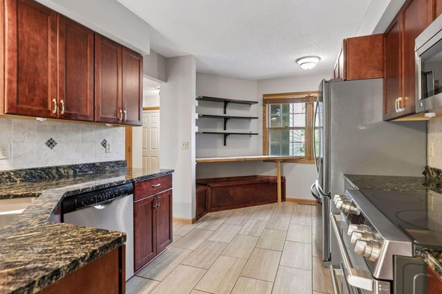 1640 Rose Hill Circle, Lauderdale, MN 55108