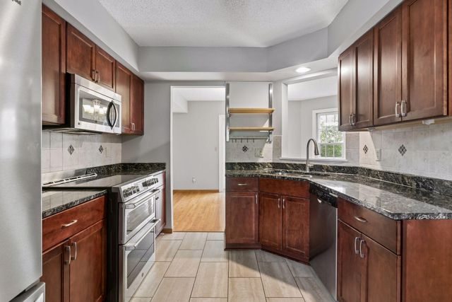 1640 Rose Hill Circle, Lauderdale, MN 55108