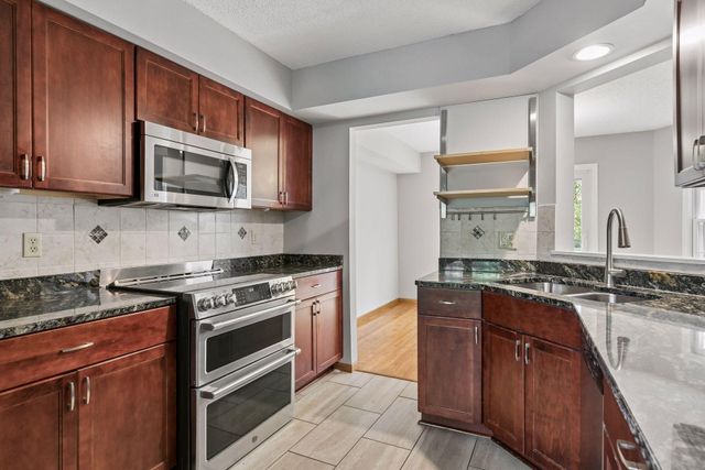 1640 Rose Hill Circle, Lauderdale, MN 55108