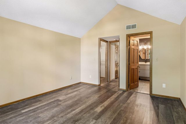 1640 Rose Hill Circle, Lauderdale, MN 55108