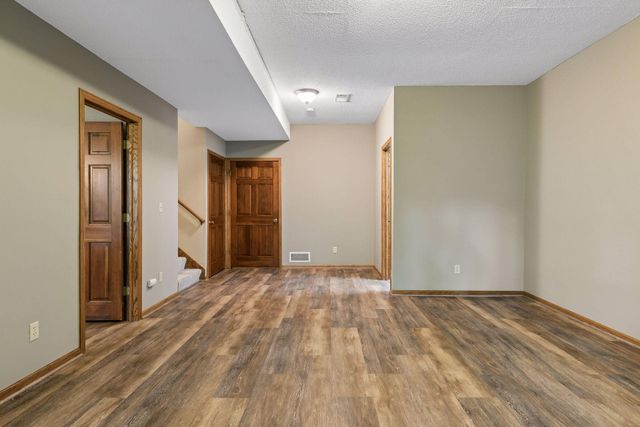 1640 Rose Hill Circle, Lauderdale, MN 55108