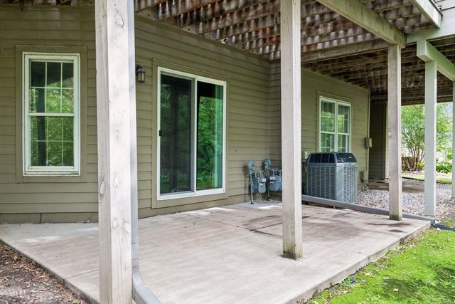 1640 Rose Hill Circle, Lauderdale, MN 55108