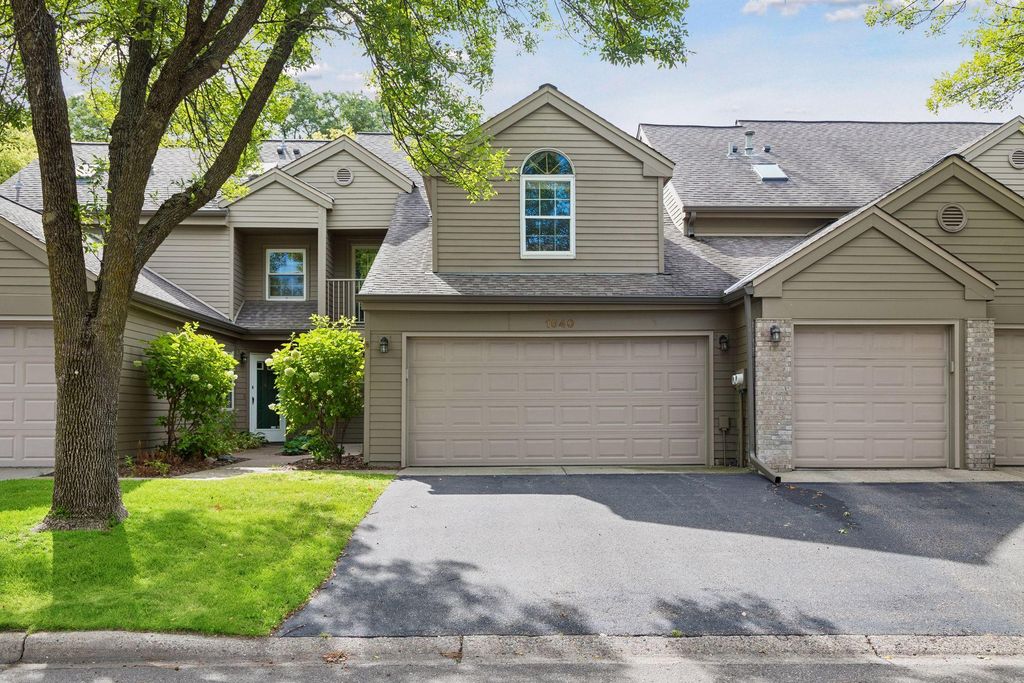 1640 Rose Hill Circle, Lauderdale, MN 55108