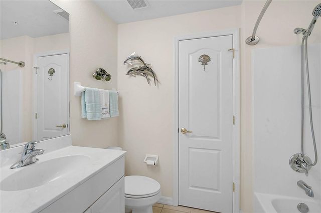 4433 CORSO VENETIA BOULEVARD B18, Venice, FL 34293