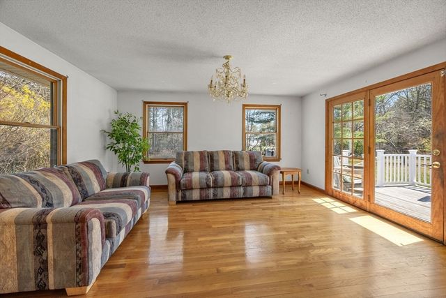 74 Grace Ct, Falmouth, MA 02536