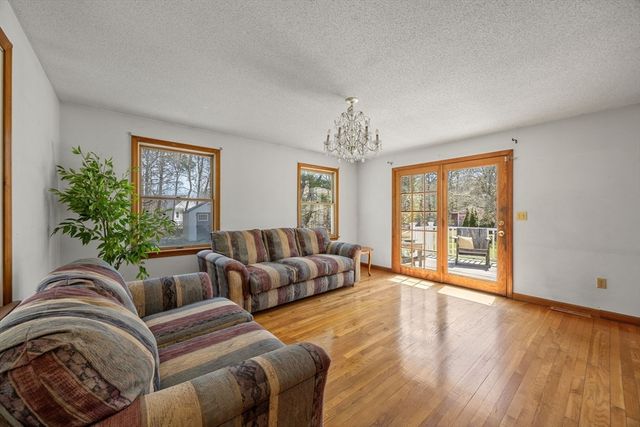 74 Grace Ct, Falmouth, MA 02536