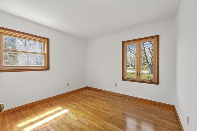 74 Grace Ct, Falmouth, MA 02536