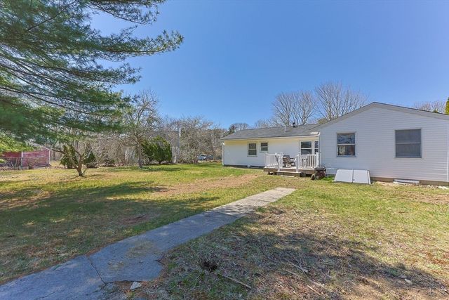 74 Grace Ct, Falmouth, MA 02536