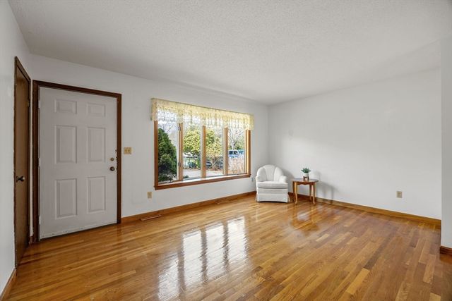 74 Grace Ct, Falmouth, MA 02536