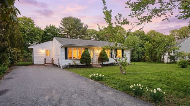 74 Grace Ct, Falmouth, MA 02536