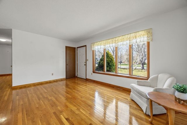 74 Grace Ct, Falmouth, MA 02536